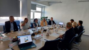 dr. Farkas Norbert főosztályvezető (BFKH Fogyasztóvédelmi Főosztály) és dr. Berényi János elnök (VJASZSZ)